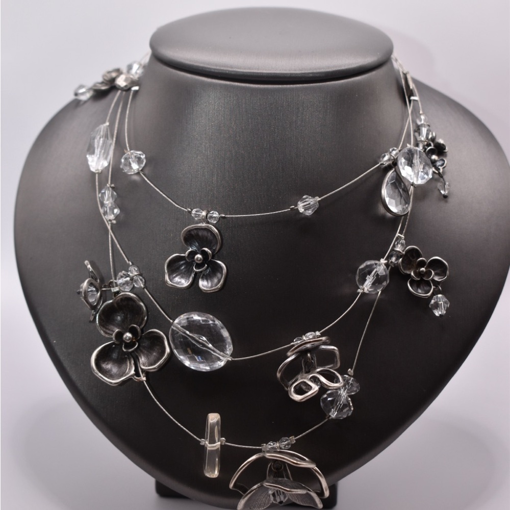 Elegant Silver Floral Necklace